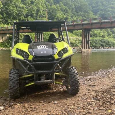 a small boat in a body of water